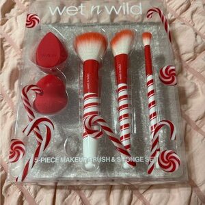 Wet n Wild Candy Cane Makeup Brush & Sponge Set
